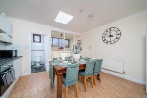 imgi 28 o 1jh13di8r1qetcq1dac167q1d99n